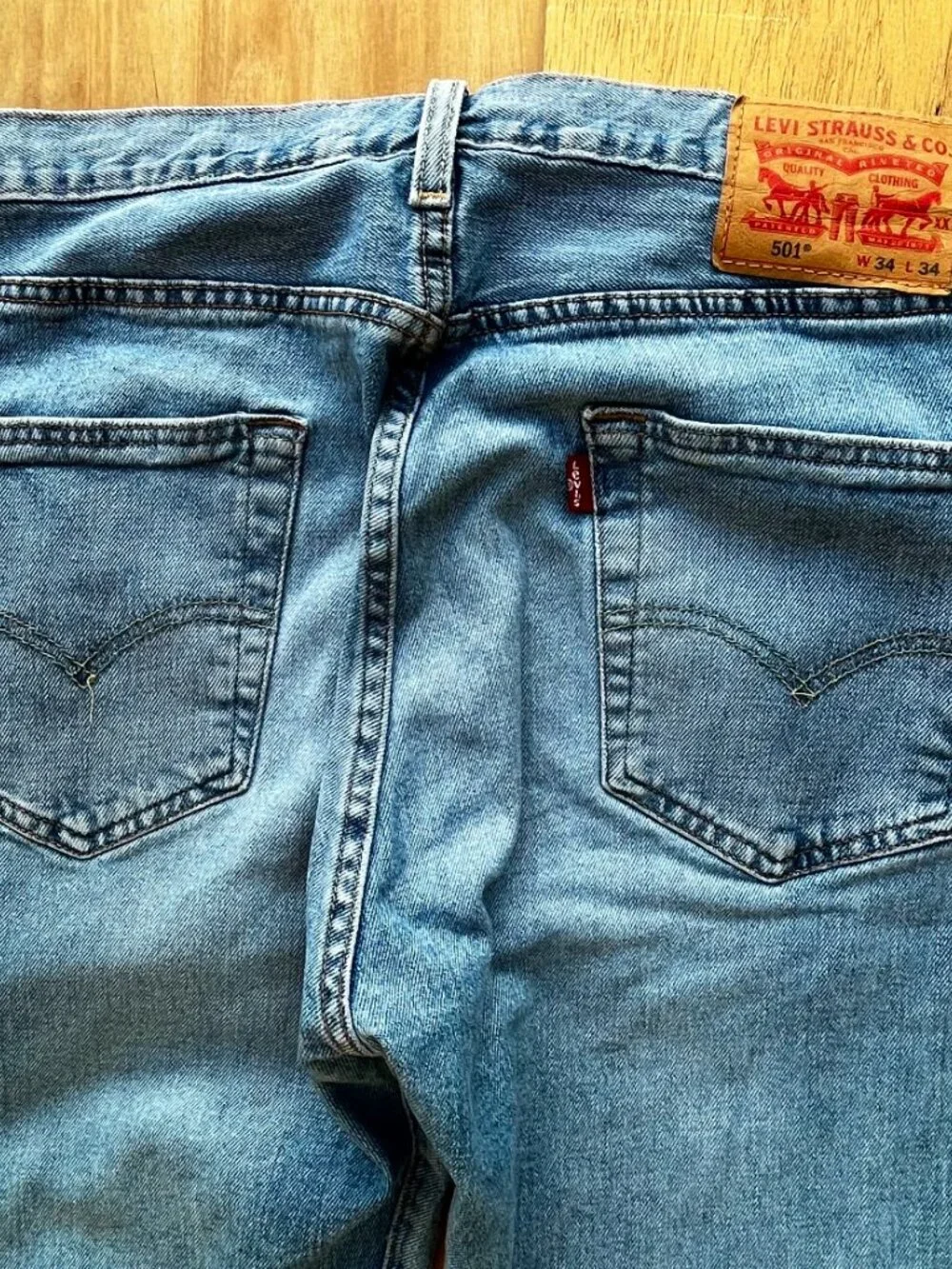 LEVIS 501 BUTTON FLY DESTRUCTED STRAIGHT LEG JEANS MEN’S sz 34W X 34L STRETCH
